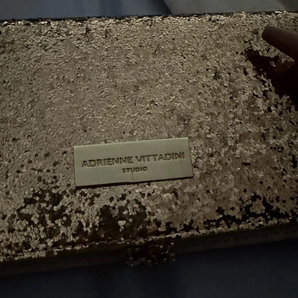 ADRIENNE VITTADINI GOLD GLITTER WALLET PHONE CASE w CHARGER CROSSBODY STRAP - Picture 11 of 16